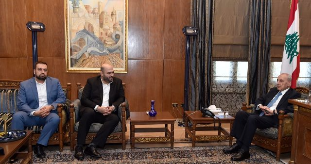 بري وناصر الدين بري عرض مع زواره للتطورات