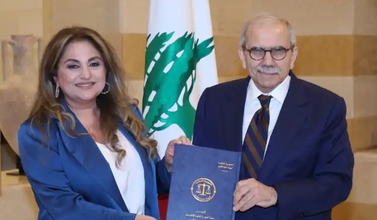 سلام وغنطوس سلام تسلم من غنطوس تقريرا عن أعمال الهيئة العليا للتأديب