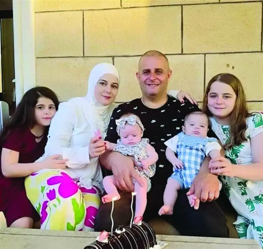 صورة لعائلة شادي شرارة المنكوبة