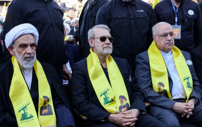 علي لاريجاني والسفير الإيراني مجتبى أماني