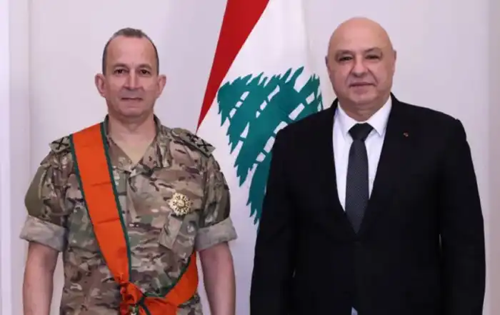 عون قائد الجيش تكريم