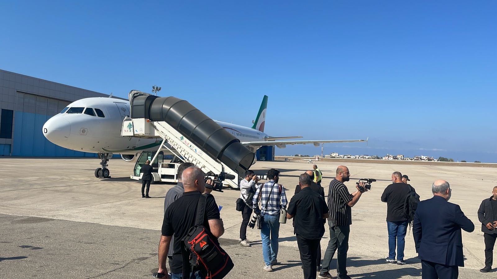 لاريجاني من مطار بيروت: إتّضح اليوم صُدق ما كان يقوله السيّد نصرالله