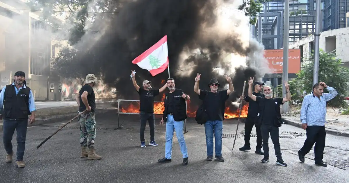 نفذ العسكريون المتقاعدون أمس وقفة احتجاجية أمام مقر الحكومة اللبنانية