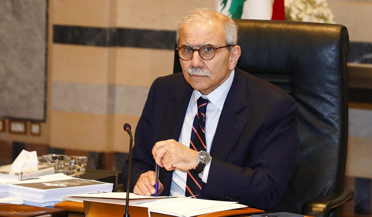 خلافات العهد: نوّاف باقٍ في السّراي