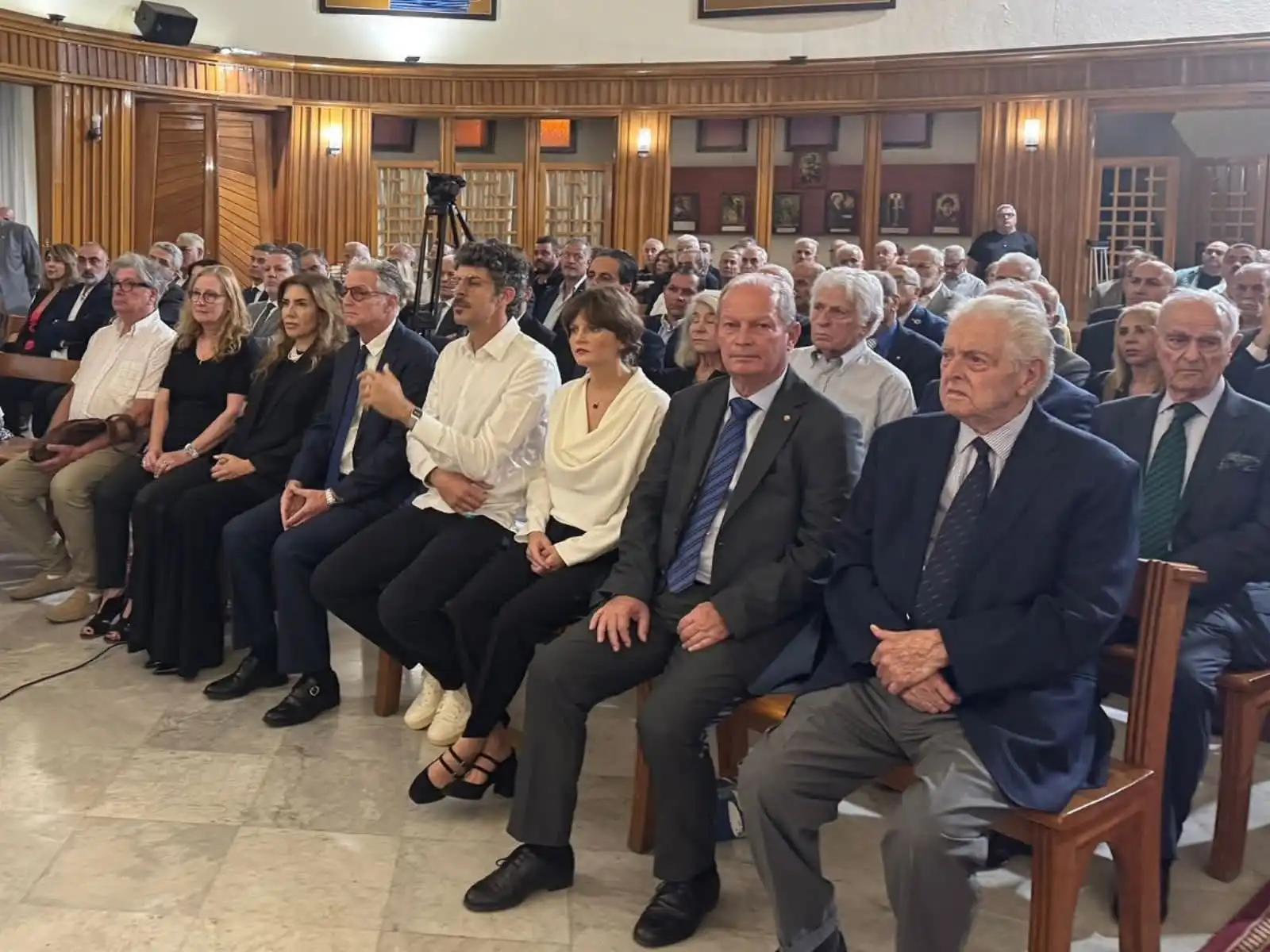 32f34eff-13cc-4487-8141-d2b8f6a8523e