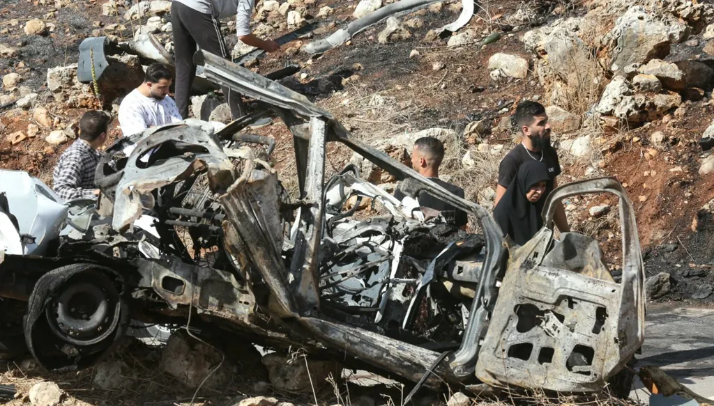 AFP__20251025__79YU626__v1__MidRes__LebanonIsraelConflictHezbollah_160005_large من سيفاوض ومن سيمتلك قرار الحرب والسلم في لبنان: الدولة أم الدويلة؟