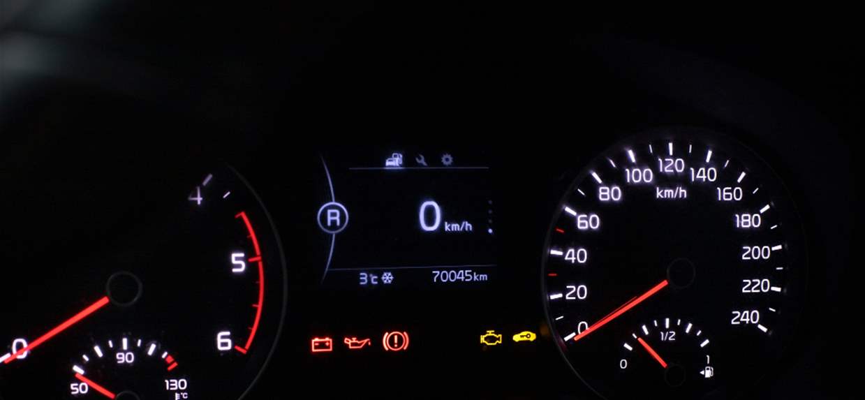 IMG_4397 أهم ٥ أضواء تحذيرية لا يجب تجاهلها