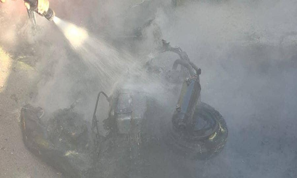 بالصور- استهداف دراجة ببلدة كونين