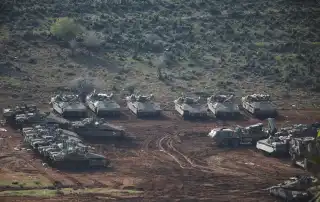 آليات عسكرية إسرائيلية تقف على مقربة من الحدود اللبنانية