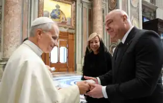 البابا الرئيس عون