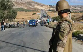 الجنوب سيارة استهداف