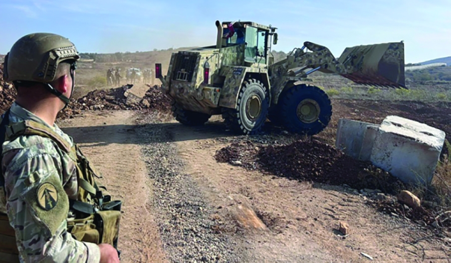الجيش اللبناني يزيل مكعبات أسمنتية وسواتر ترابية أقامها الاحتلال في خراج بلدة عيترون بعد انهيار نافذة التفاوض… لبنان يقترب من «نموذج غزة»؟