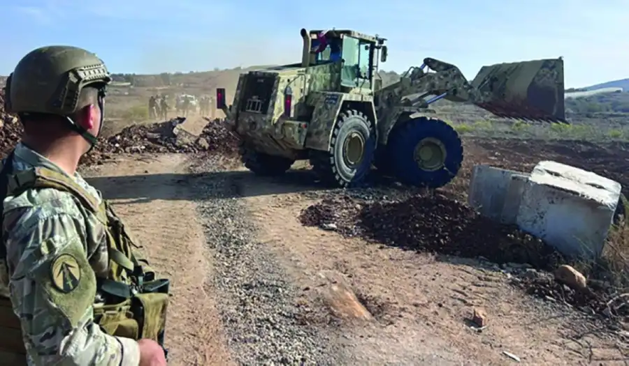 الجيش اللبناني يزيل مكعبات أسمنتية وسواتر ترابية أقامها الاحتلال في خراج بلدة عيترون