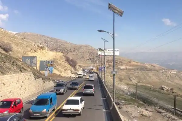 بإعادة فتح السير على طريق ضهر البيدر