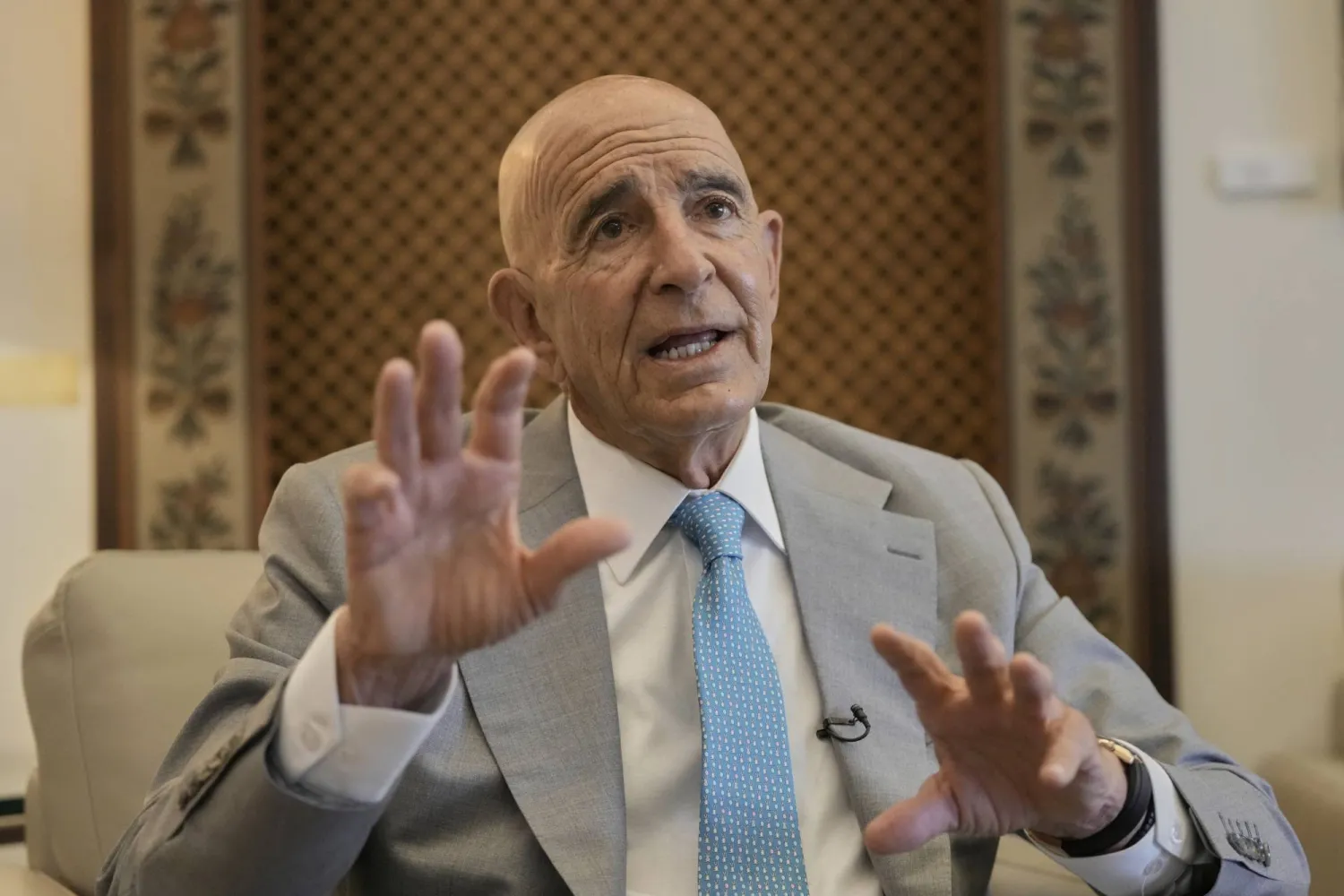 توم براك22 الموقف من التفاوض على قياس “الحزب”: تحذيرات برّاك تلحق بتنبيهات هوكستين؟