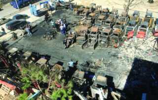 جرافات محترقة في المصيلح جنوب لبنان