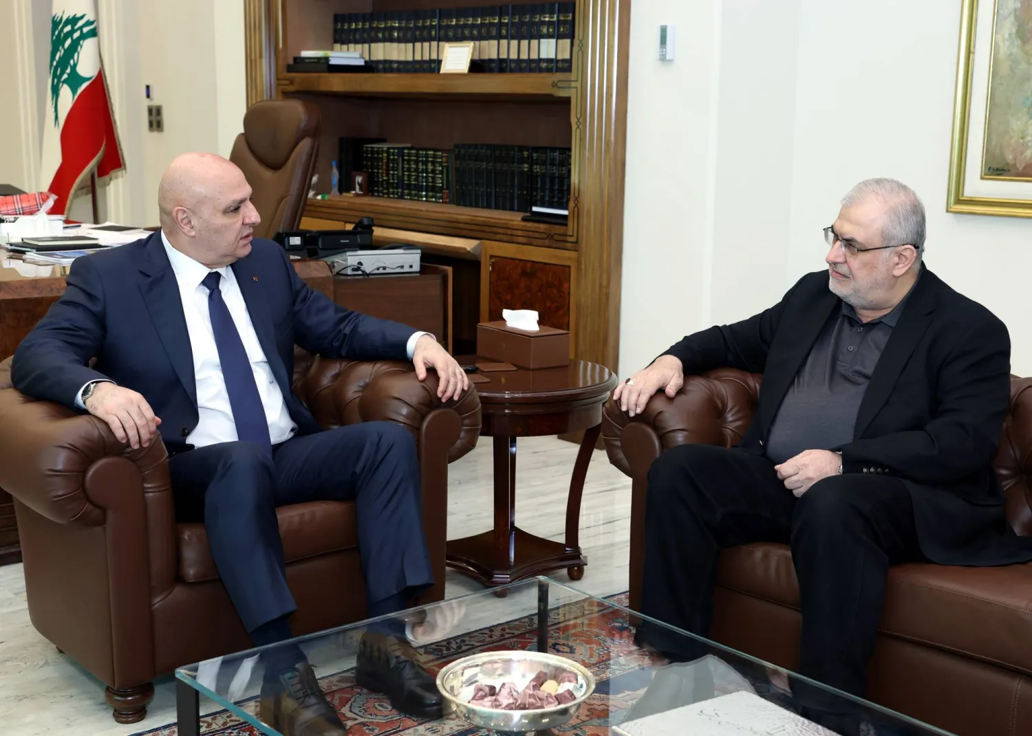 جوزيف عون مستقبلاً النائب محمد رعد