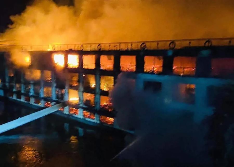 حريق باخرة بالفيديو- رحلة تتحوّل الى كارثة