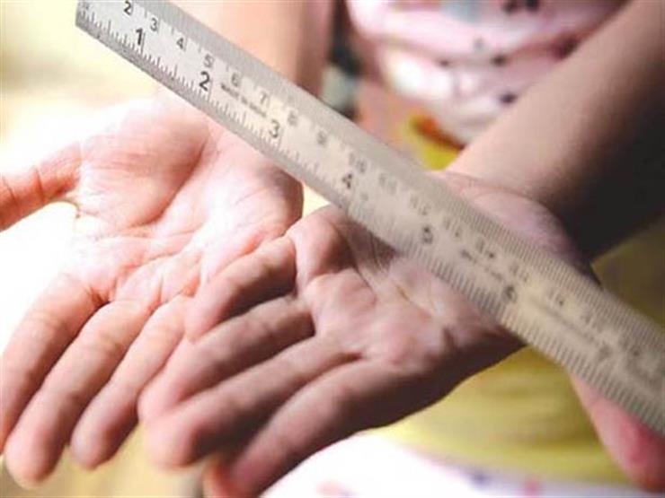 بالفيديو- مديرة مدرسة في داريا تعتدي بالضرب على طلابها