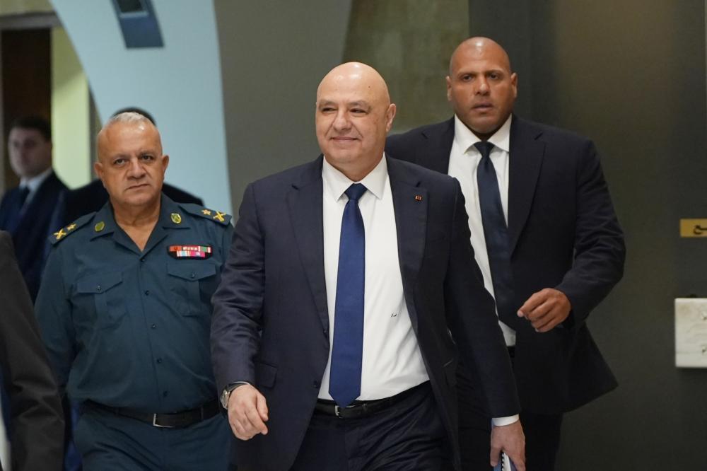 عون رسم خريطة الطريق وحل المشاكل الخلافية مع إسرائيل بالتفاوض غير المباشر