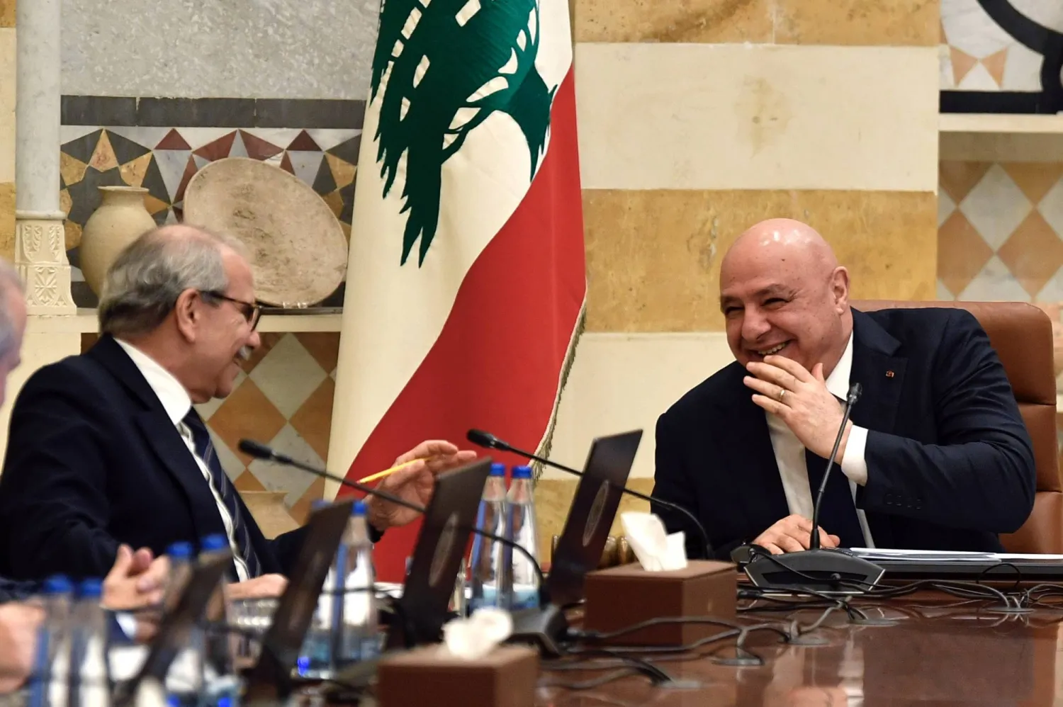 عون وسلام55 القوى «السيادية» تطرق أبواب عون وسلام لتعديل قانون انتخاب المغتربين