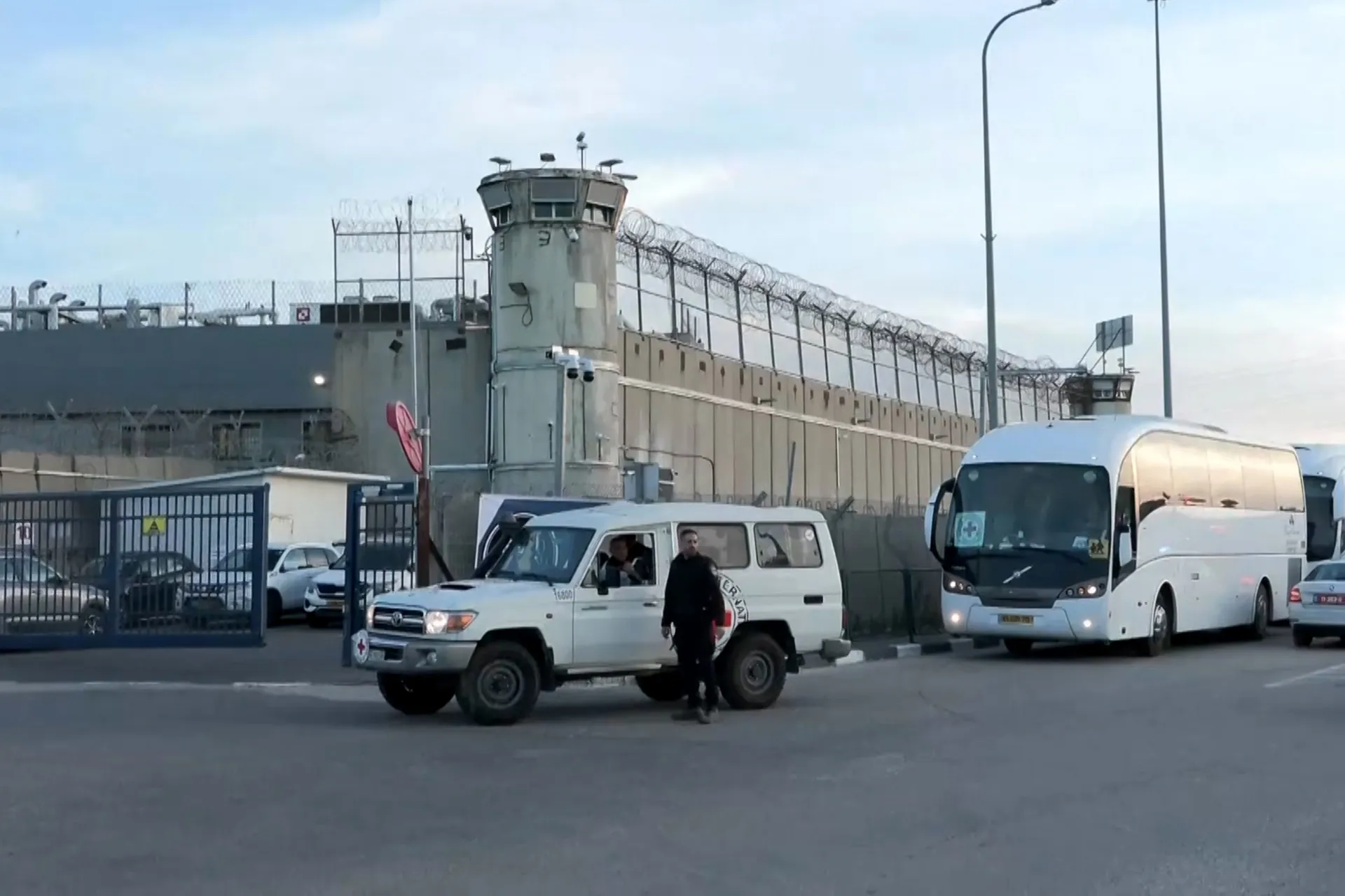 غزة غزّة بعد الاتّفاق، بدء عملية نقل الأسرى الأمنيين للافراج عنهم