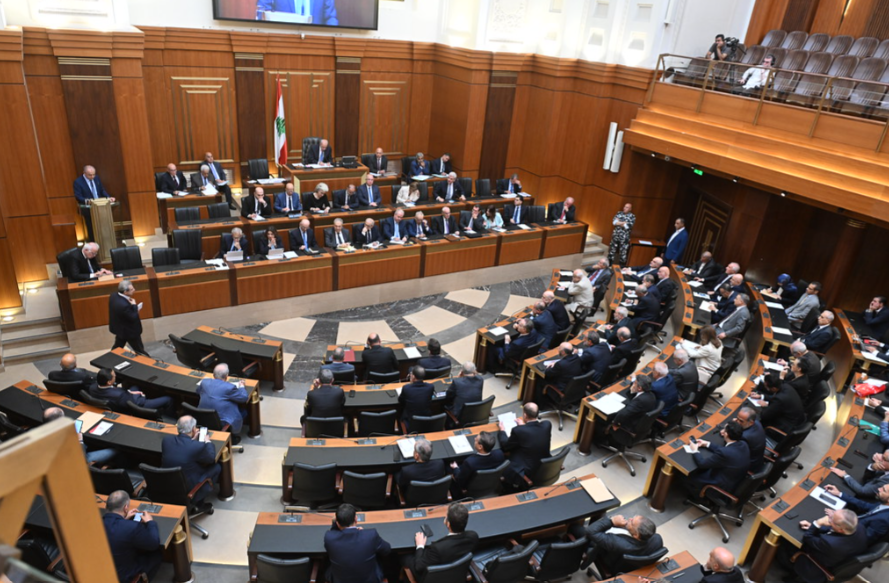 قاعة مجلس النواب12 جلسة الغد بين لائحة الشرف ولائحة عزل المغتربين