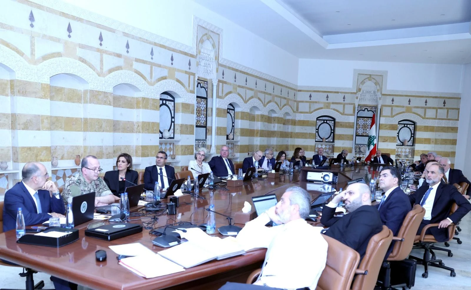 مجلس الوزراء32