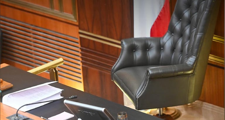 مقعد بري لم يصدِّق