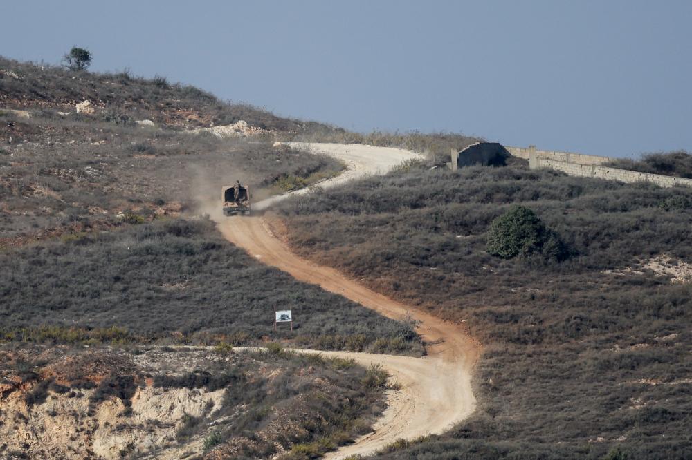 2025-11-06T165733Z_124657651_RC20RHAAZT9D_RTRMADP_3_ISRAEL-PALESTINIANS-LEBANON_497897 لبنان يشتكي “جدار” إسرئيل… وبري: يحق للحزب إعادة بناء نفسه