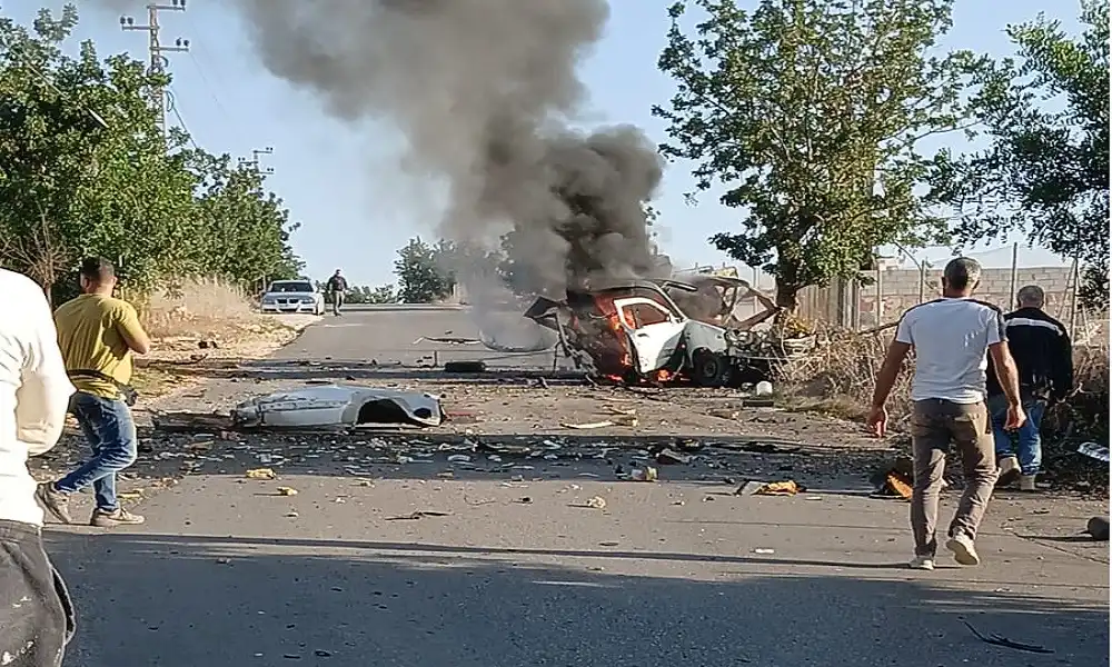 بالصورة – استهداف سيارة على طريق زوطر الشرقية