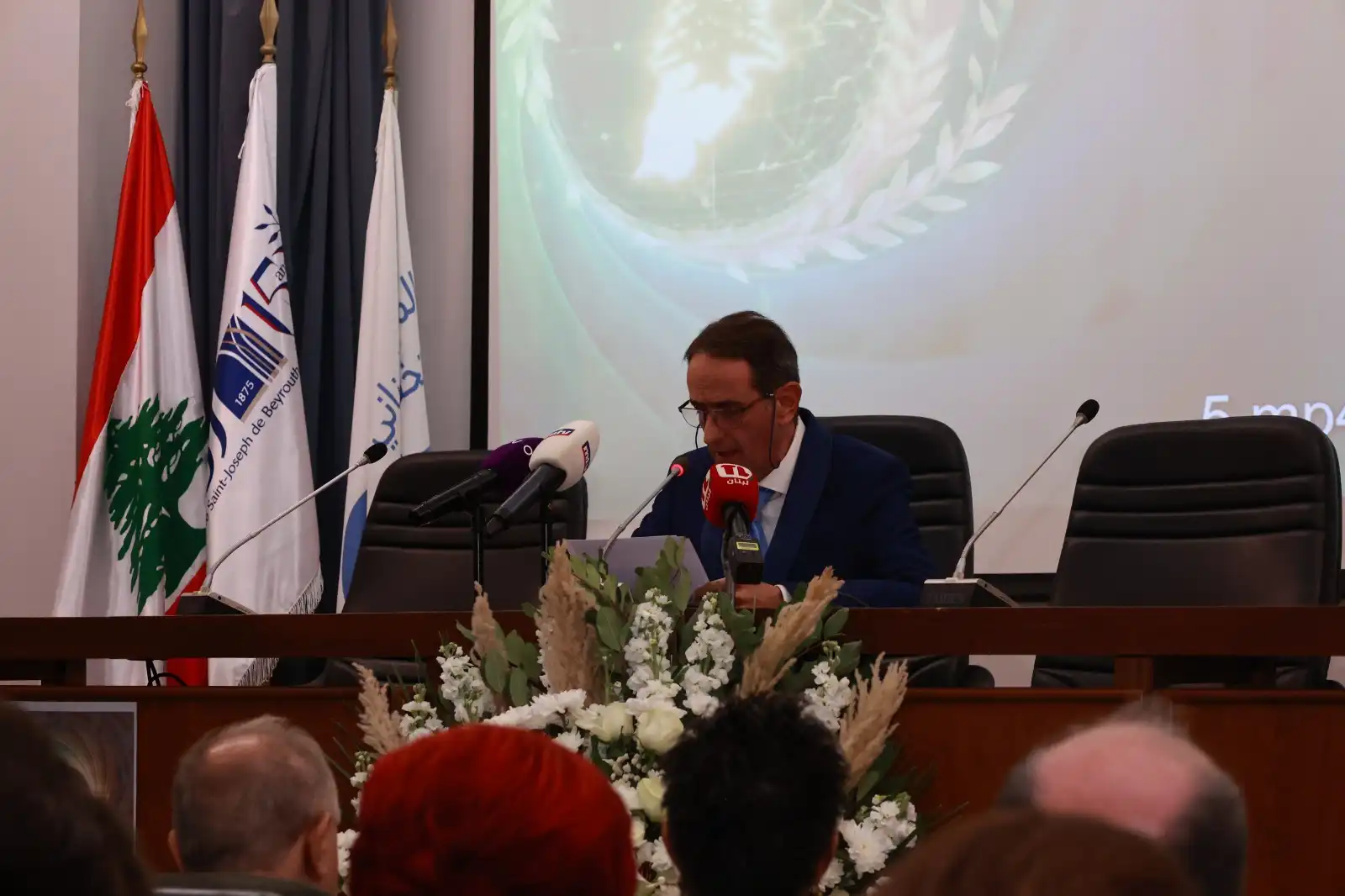 8e702923-b339-4d94-b3ed-414cea814998