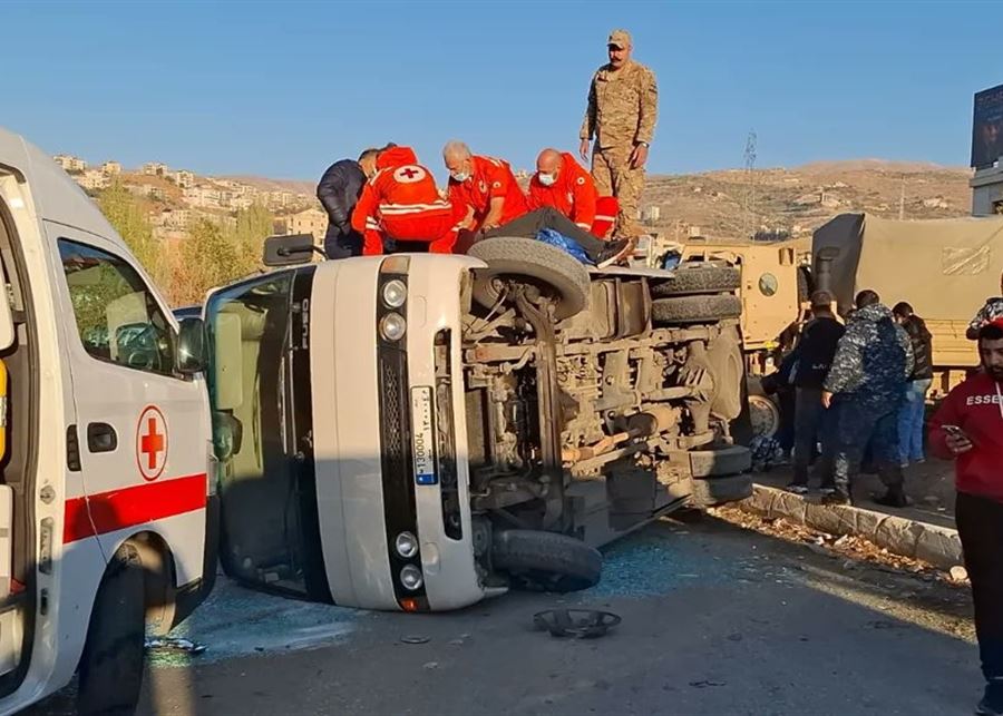 DTPYYIMAQK انقلاب حافلة مدرسية على أوتوستراد زحلة وإصابة طلاب بجروح