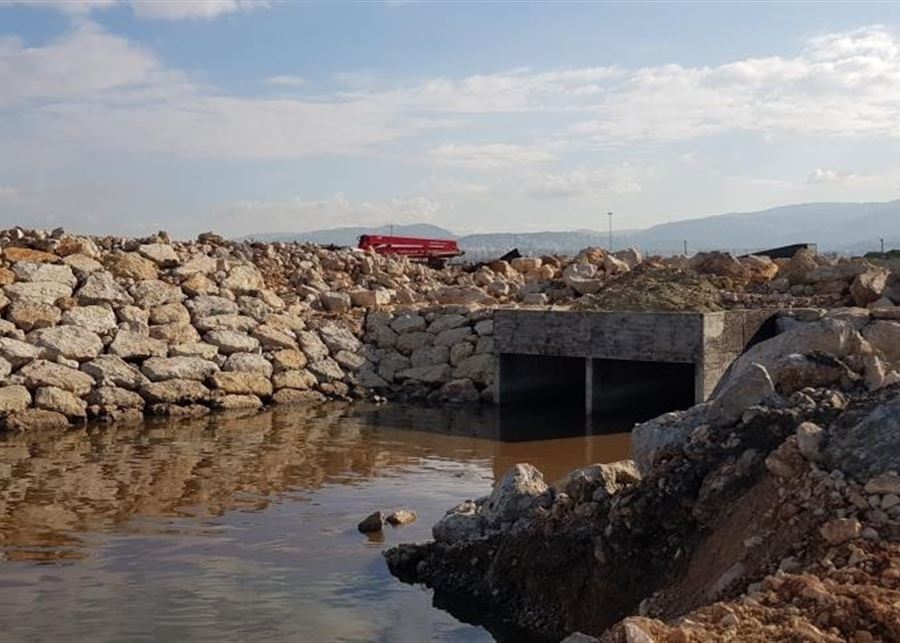 IMG_4678 روائح المطار الكريهة تراكم للفوضى البيئية والاجتماعية والأمنية