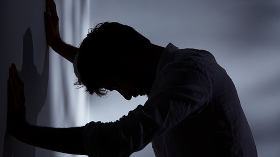 خاص- حين يصمت الشابّ… وتهبّ الحياةُ هزيمة: ارتفاع الانتحارات في لبنان من ٢٠١٩ حتى ٢٠٢٥