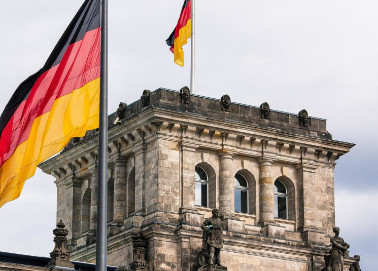 germany-flag محاولة ألمانية لخرق مسار السلام في المنطقة ومصير اللاجئين