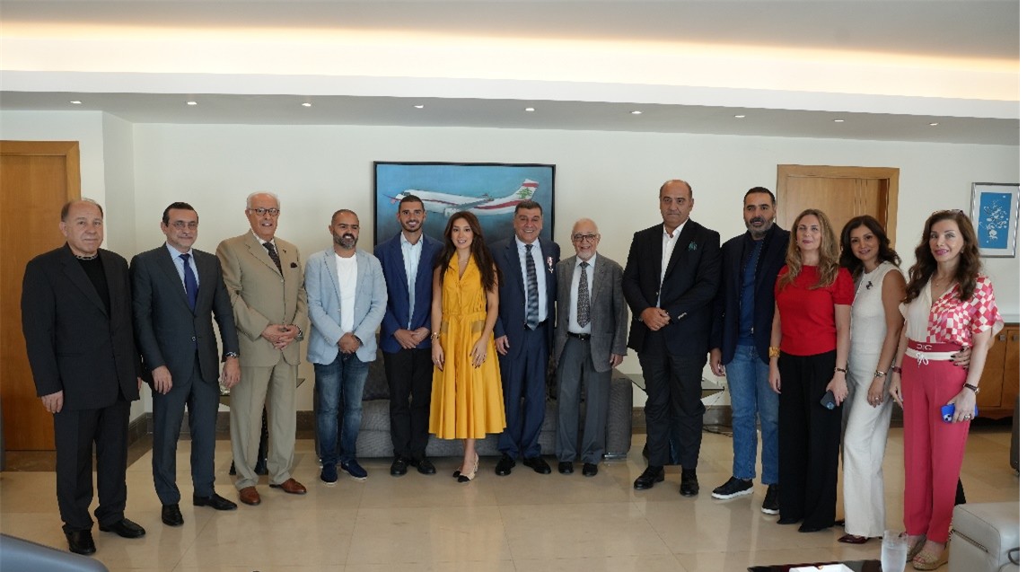 الحوت تقليد الحوت وسام الاستحقاق برتبة ضابط من “فرسان مالطا”