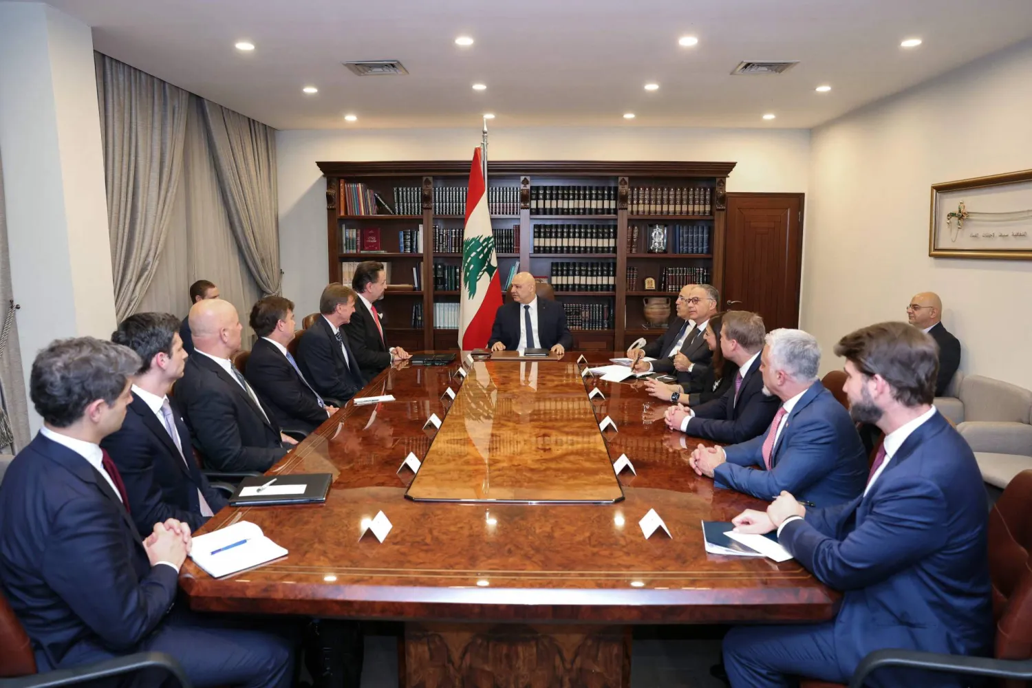 الرئيس اللبناني جوزيف عون خلال لقائه وفداً من وزارة الخزانة الأميركية