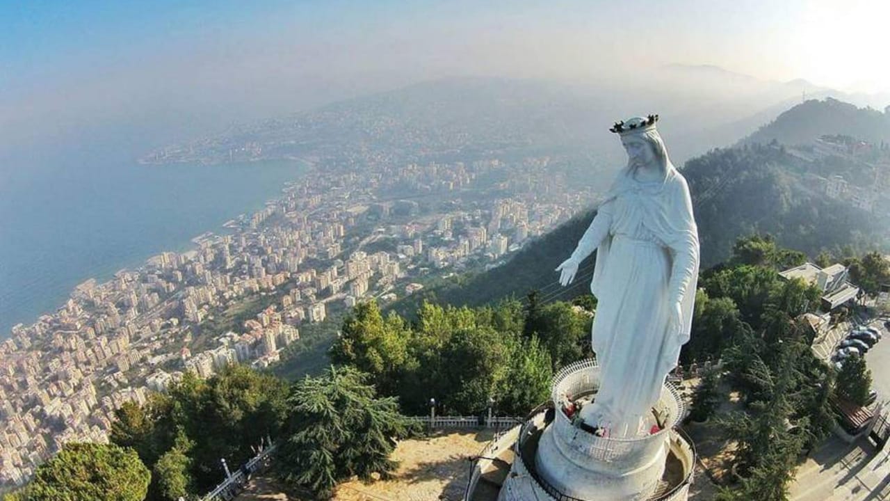 “مجرور البيئة” والقضاء النائم: هذا ما فعله أمام تمثال العذراء