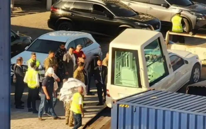 سيارة البابا