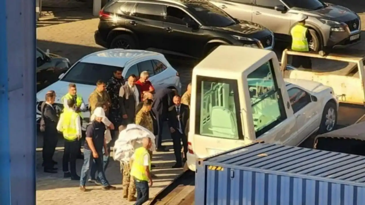 سيارة البابا