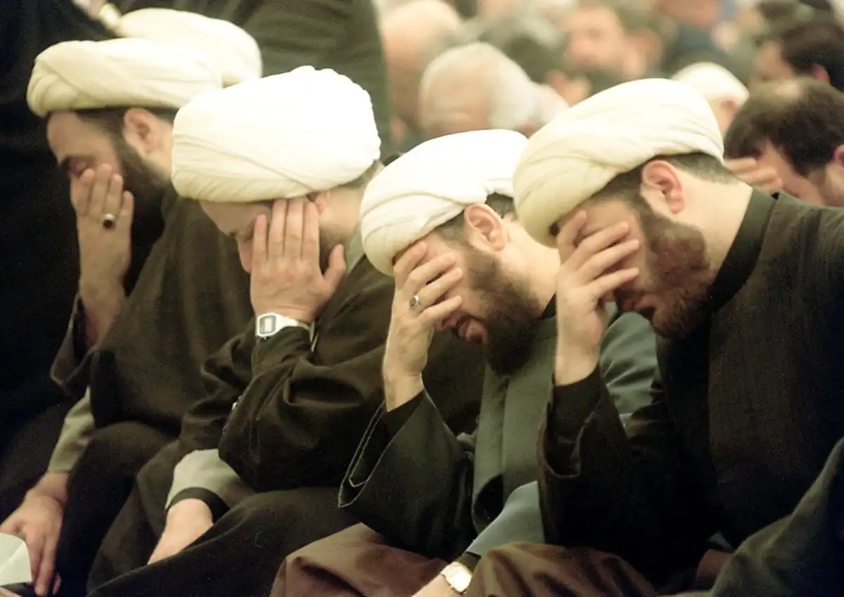 الخماسية تنشط وطهران تخشى الحرب.. السيستاني: شيعة لبنان بخطر