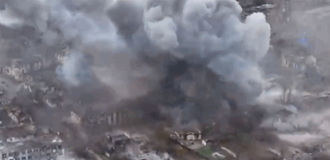 بالفيديو- ضربة روسيّة تستهدف مواقع عسكريّة أوكرانيّة