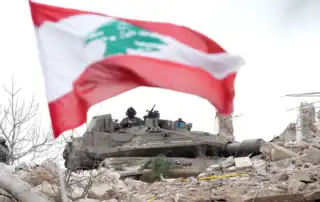 علم لبنان دبابة