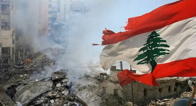 علم لبنان دخان