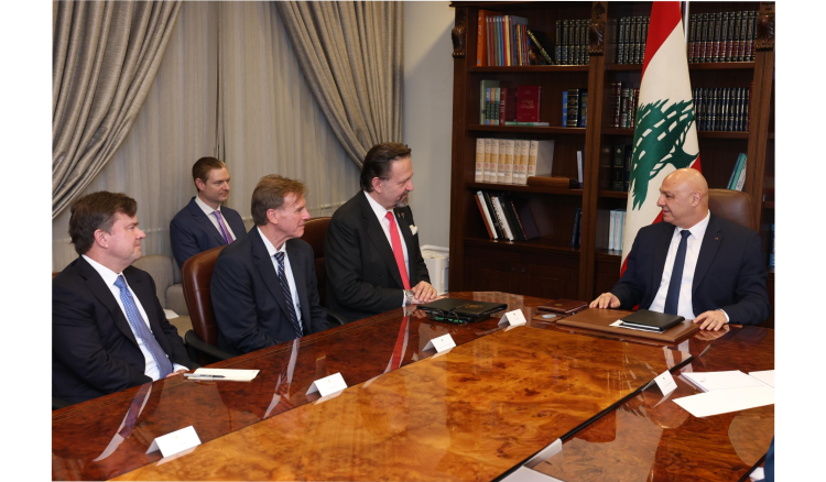 عون الوفد الاميركي