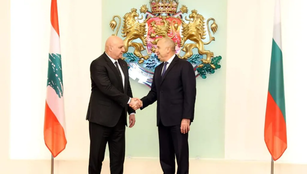 عون مع الرئيس البلغاري