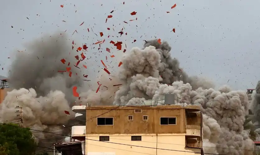 التصعيد الإسرائيلي يعيد المدنيين إلى دائرة النار ويسقط تفاهم أبريل 1996 إثر «عناقيد الغضب»