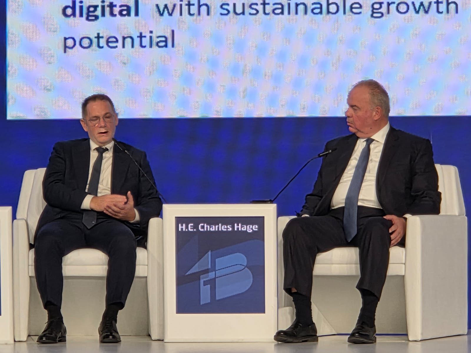 وزير الاتصالات وزير الاتصالات: خطّة لتحديث وتوسيع شبكة الخلوي