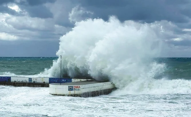 المنارة بحر